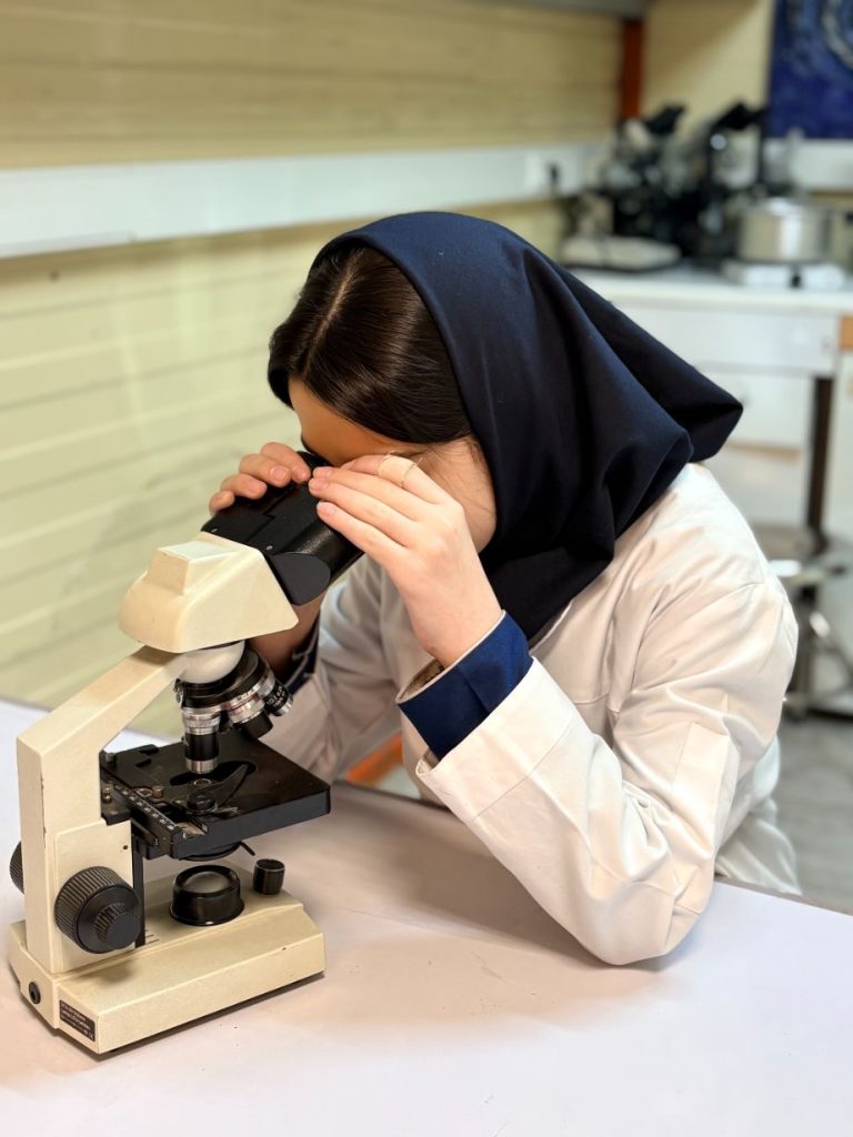 تصویر کلاس آژمایشگاه پیشرو