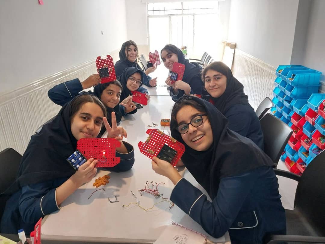 فضای کلاس رباتیک