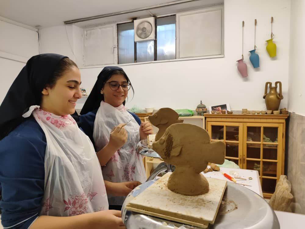 عکس کلاس کارگاه سفالگری